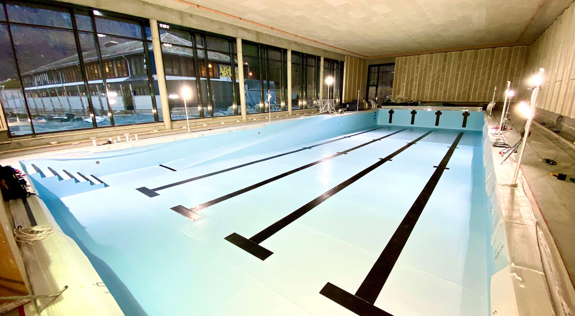 pool-o-spa-kumla-om-oss-statlig-simhall-liner-svetsning-plats-svetsad-poolduk